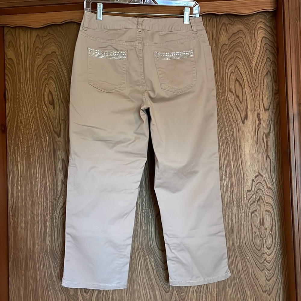 Embellished Chico’s crops, size .5